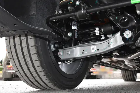 13万级家用SUV怎么选：8295智舱 + 605km续航，零跑C10值得买吗？